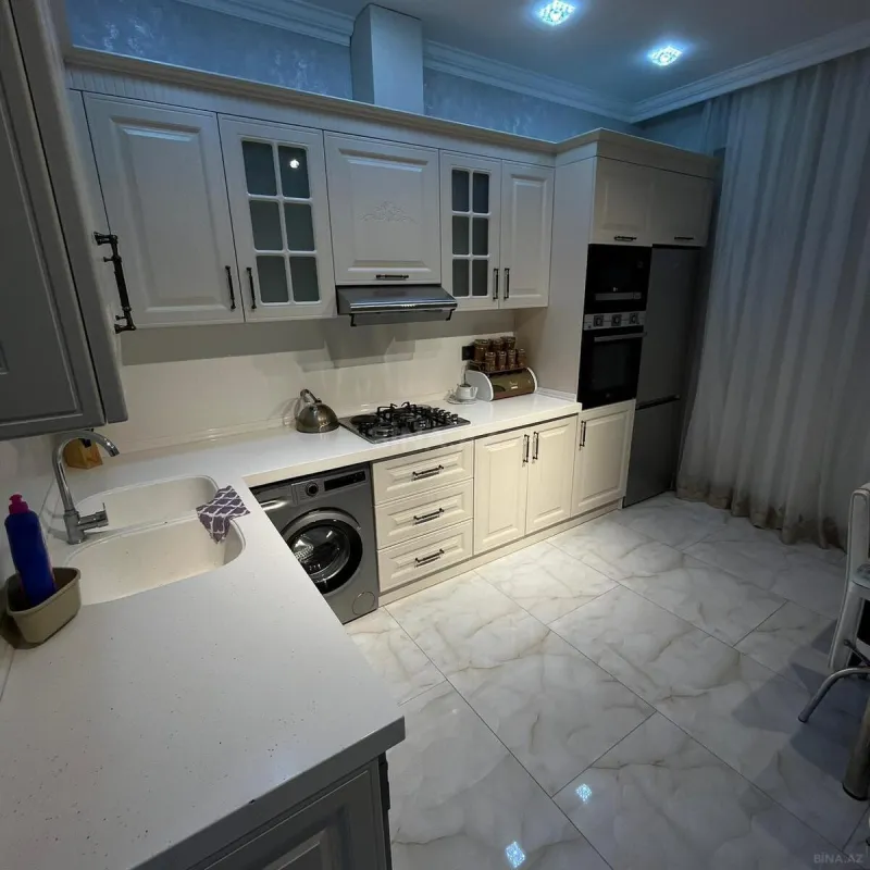 Satılır 3 otaqlı mənzil 137 m²