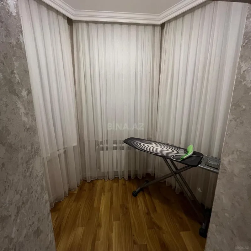 Satılır 3 otaqlı mənzil 137 m²