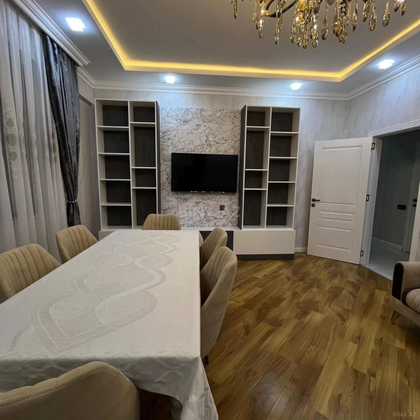 Satılır 3 otaqlı mənzil 137 m²
