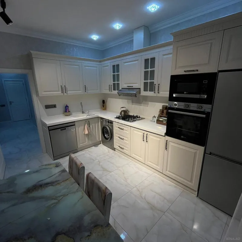 Satılır 3 otaqlı mənzil 137 m²