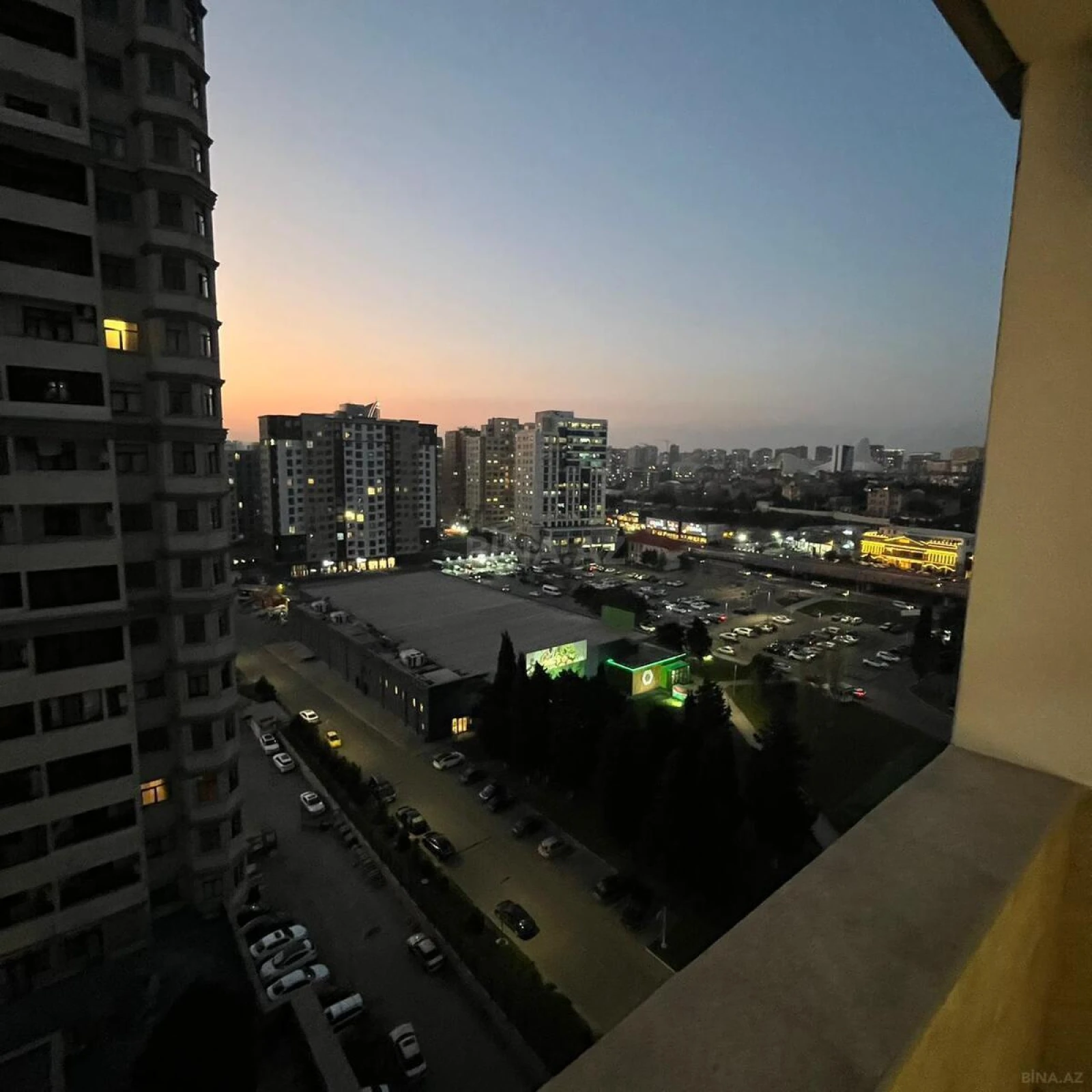 Satılır 3 otaqlı mənzil 137 m²