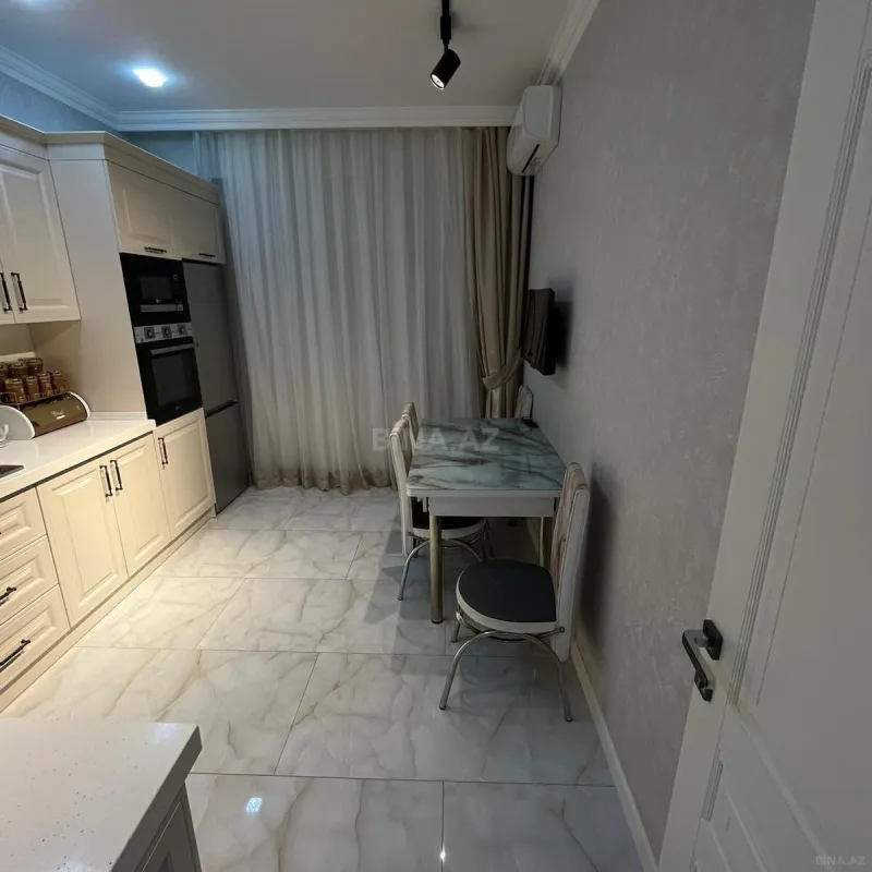 Satılır 3 otaqlı mənzil 137 m²