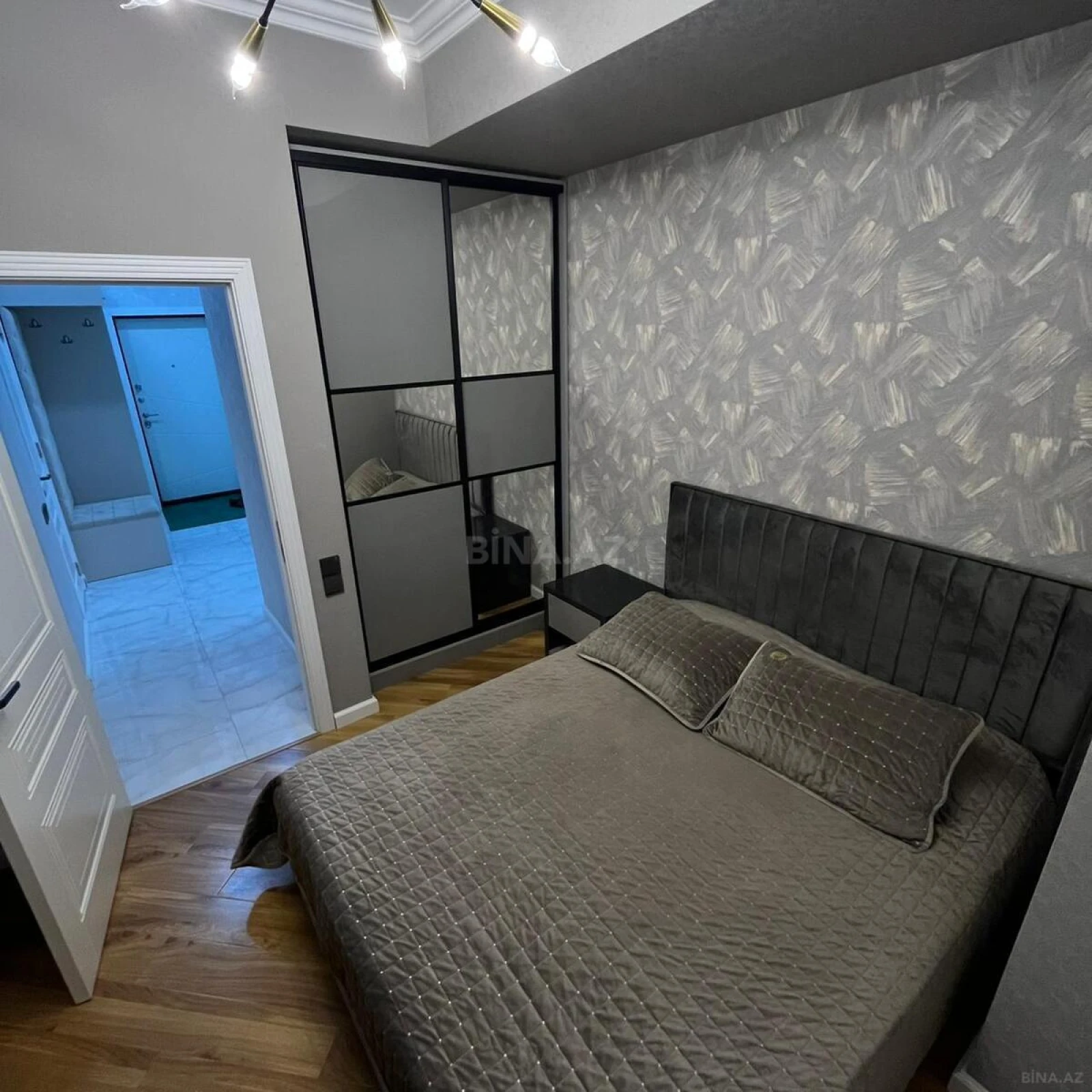 Satılır 3 otaqlı mənzil 137 m²