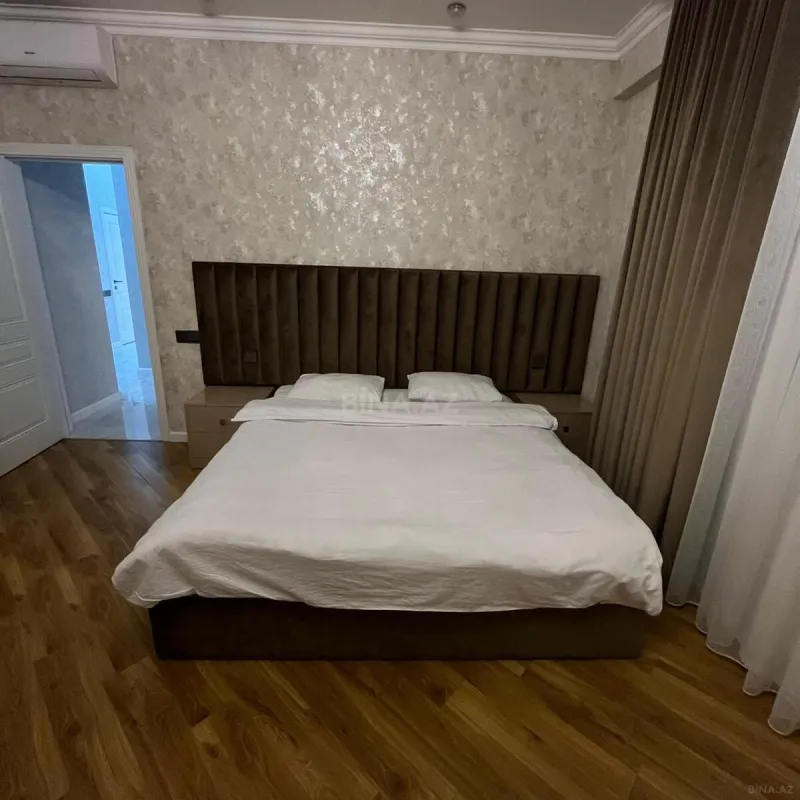 Satılır 3 otaqlı mənzil 137 m²