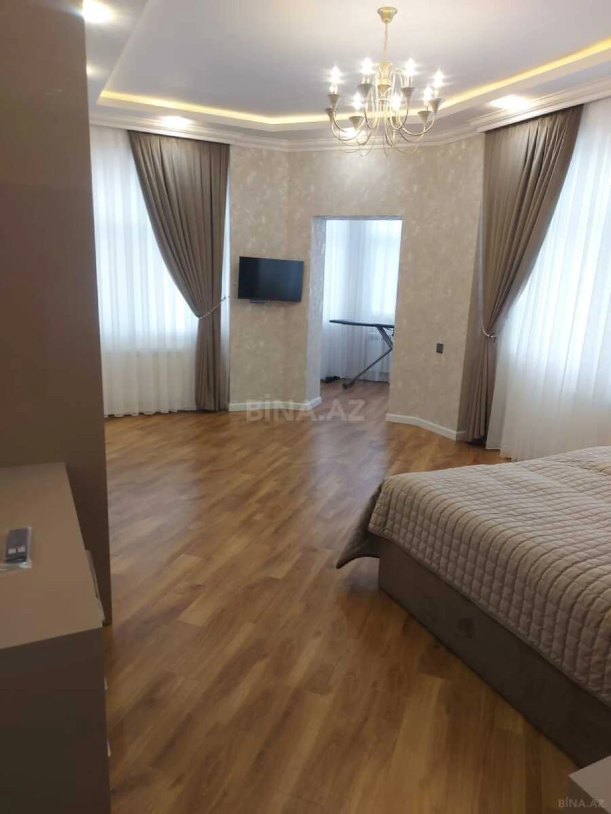 Satılır 3 otaqlı mənzil 137 m²