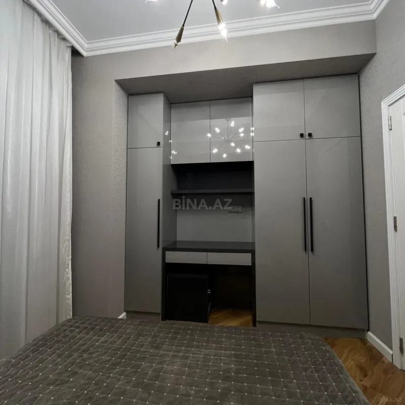 Satılır 3 otaqlı mənzil 137 m²