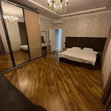 Satılır 3 otaqlı mənzil 137 m²