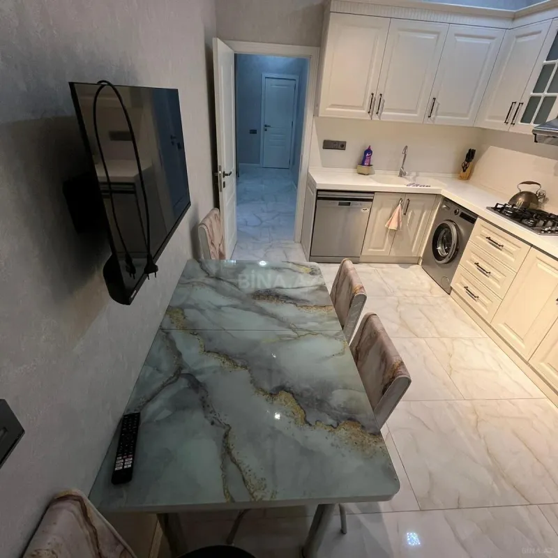 Satılır 3 otaqlı mənzil 137 m²