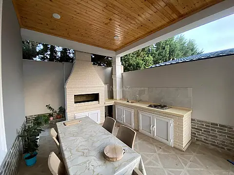 Satılır 4 otaqlı həyət evi 180 m²