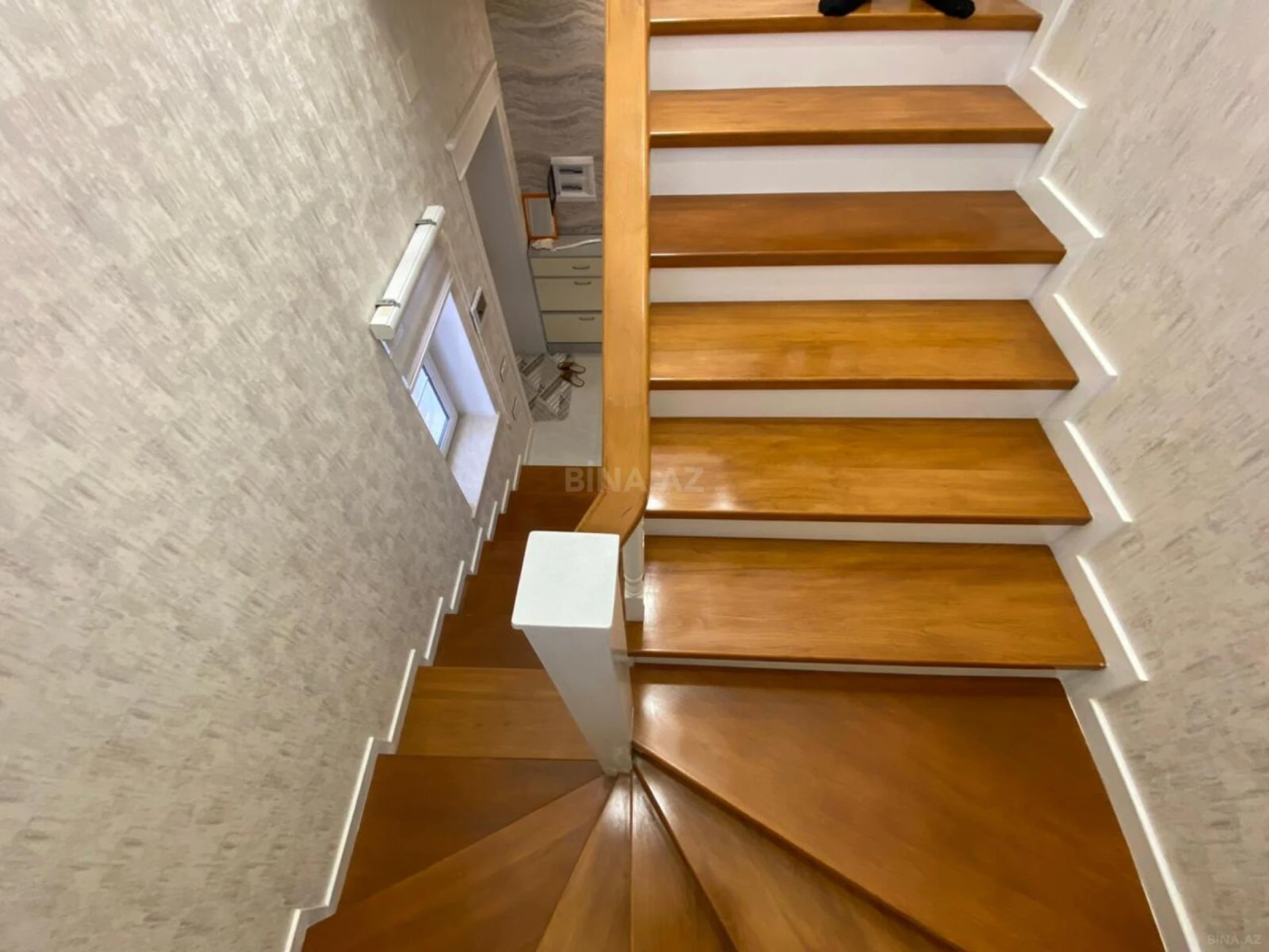 Satılır 4 otaqlı həyət evi 180 m²