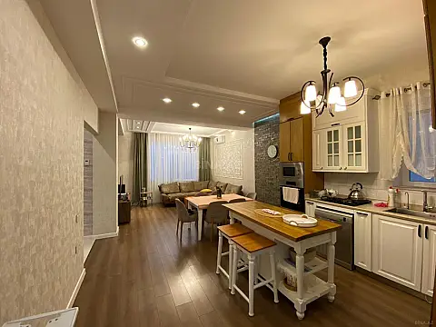 Satılır 4 otaqlı həyət evi 180 m²