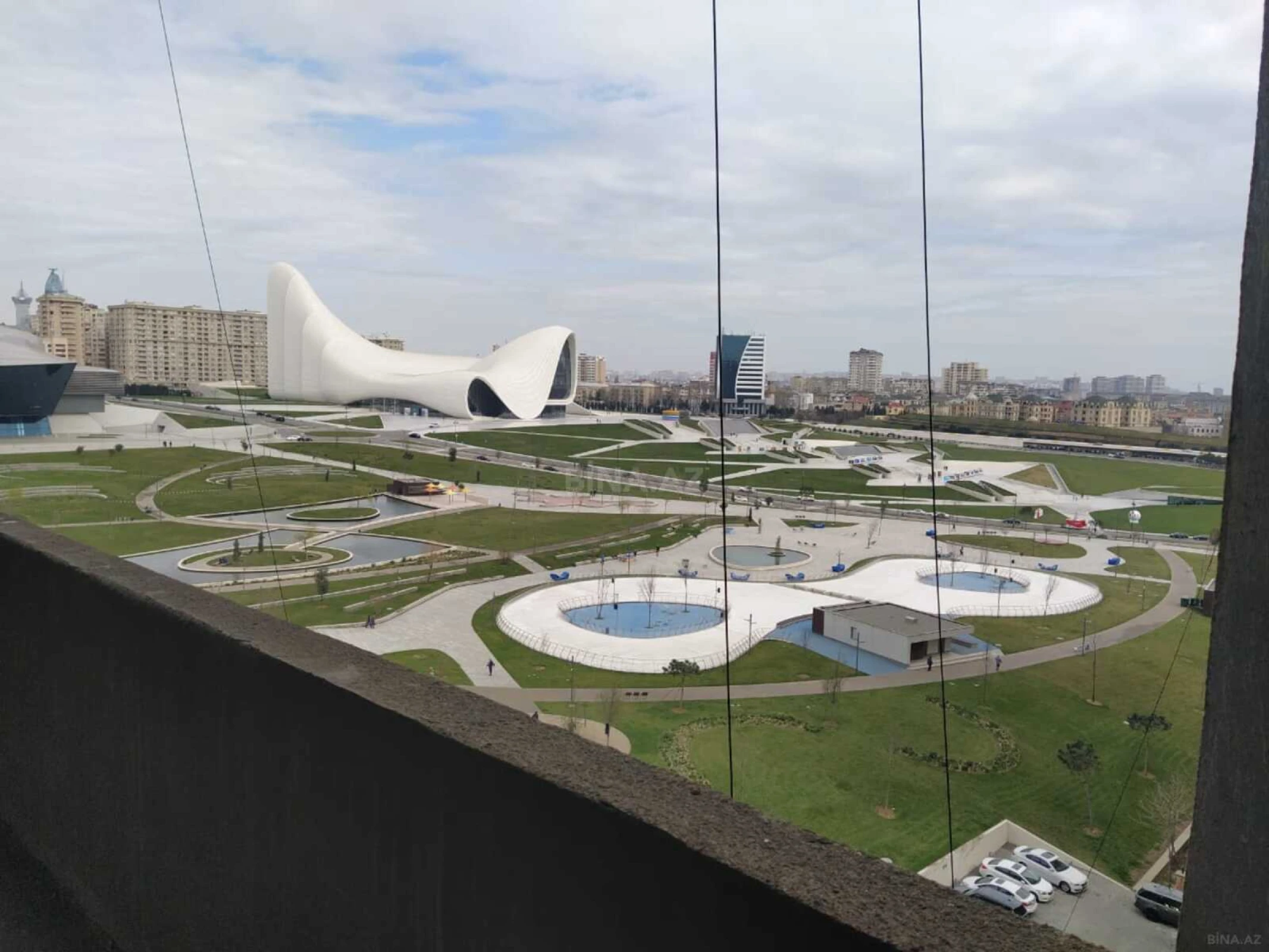 Satılır 4 otaqlı mənzil 170 m²