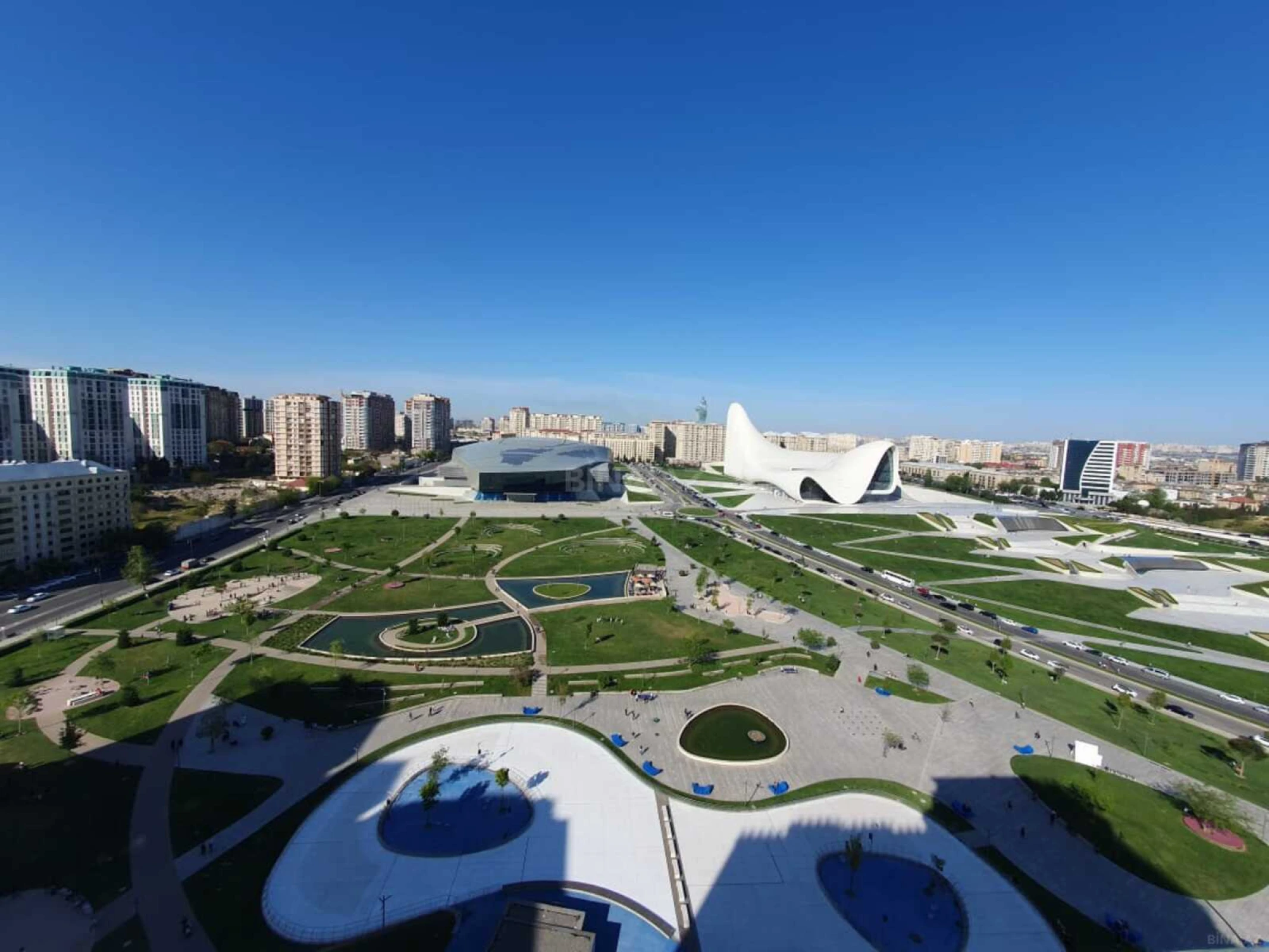 Satılır 4 otaqlı mənzil 170 m²