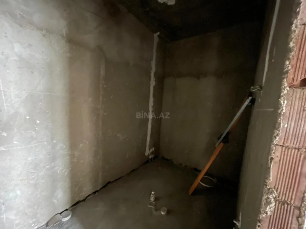 Satılır 4 otaqlı mənzil 170 m²