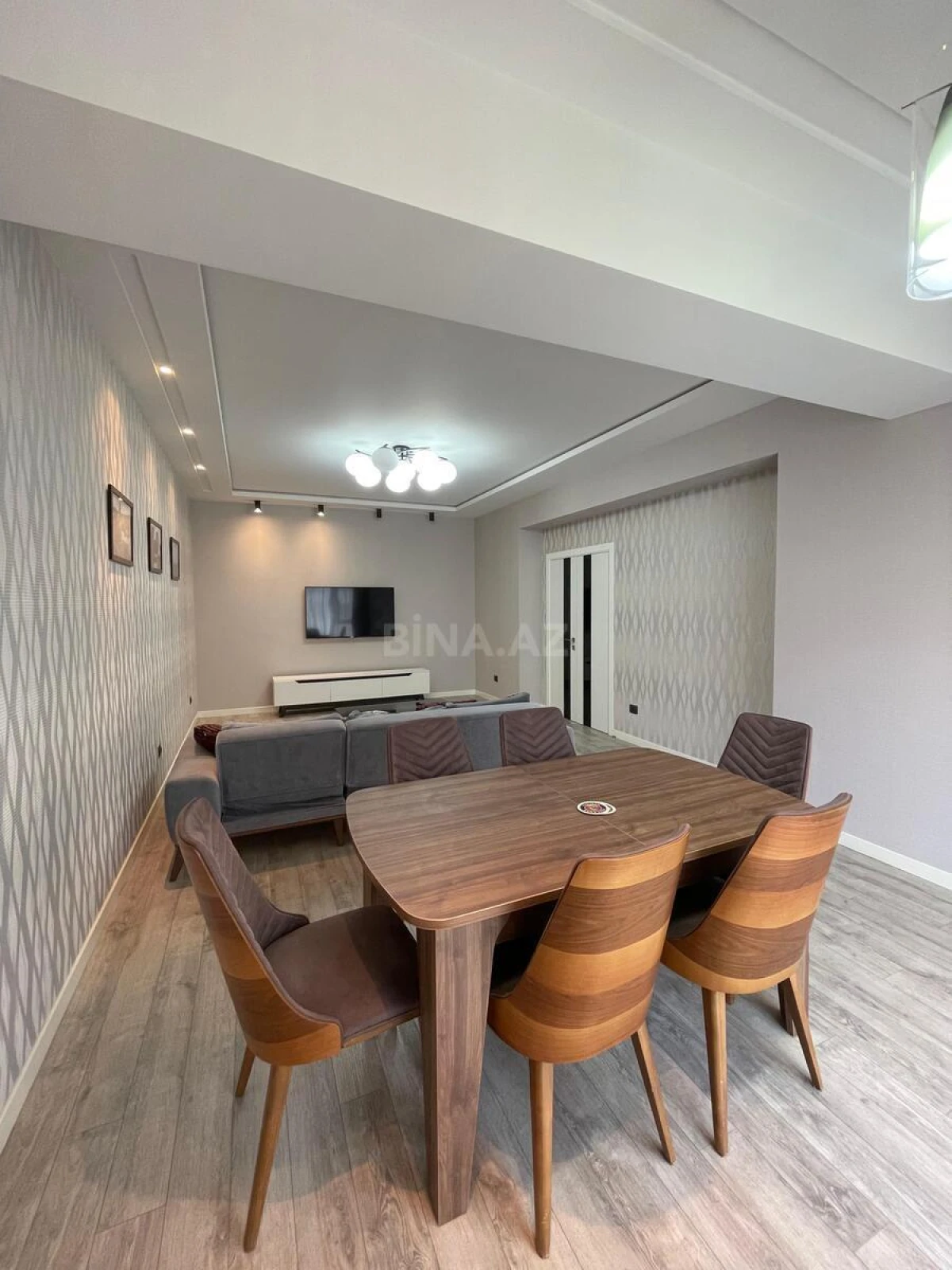 Kirayə verilir 2 otaqlı mənzil 95 m²