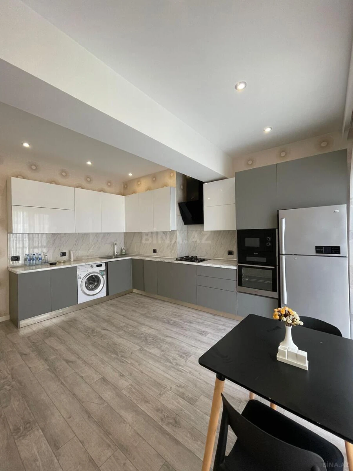 Kirayə verilir 2 otaqlı mənzil 95 m²