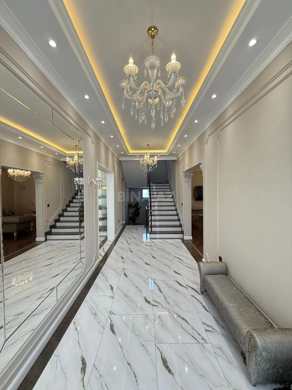 Satılır 5 otaqlı həyət evi 450 m²