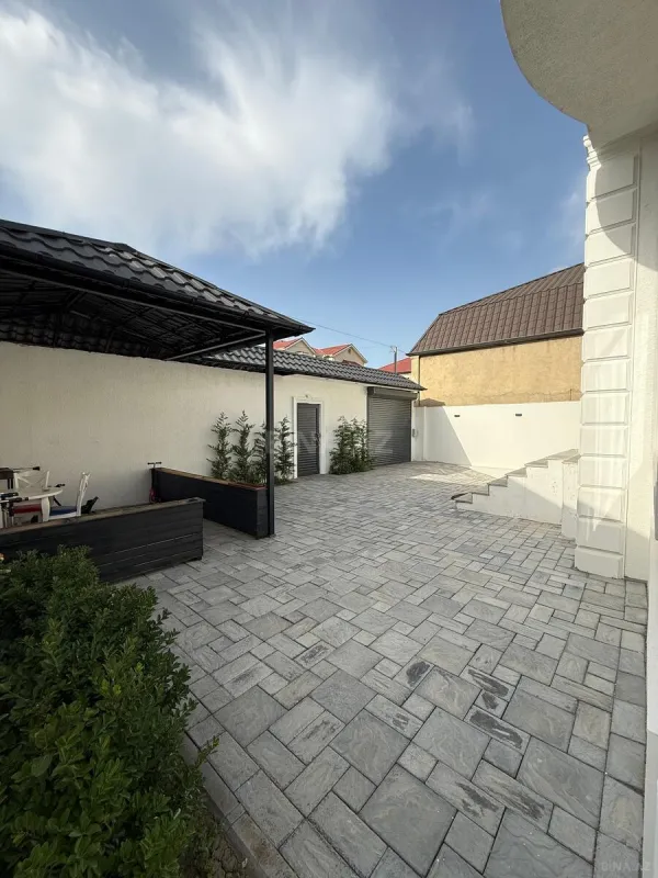 Satılır 5 otaqlı həyət evi 450 m²