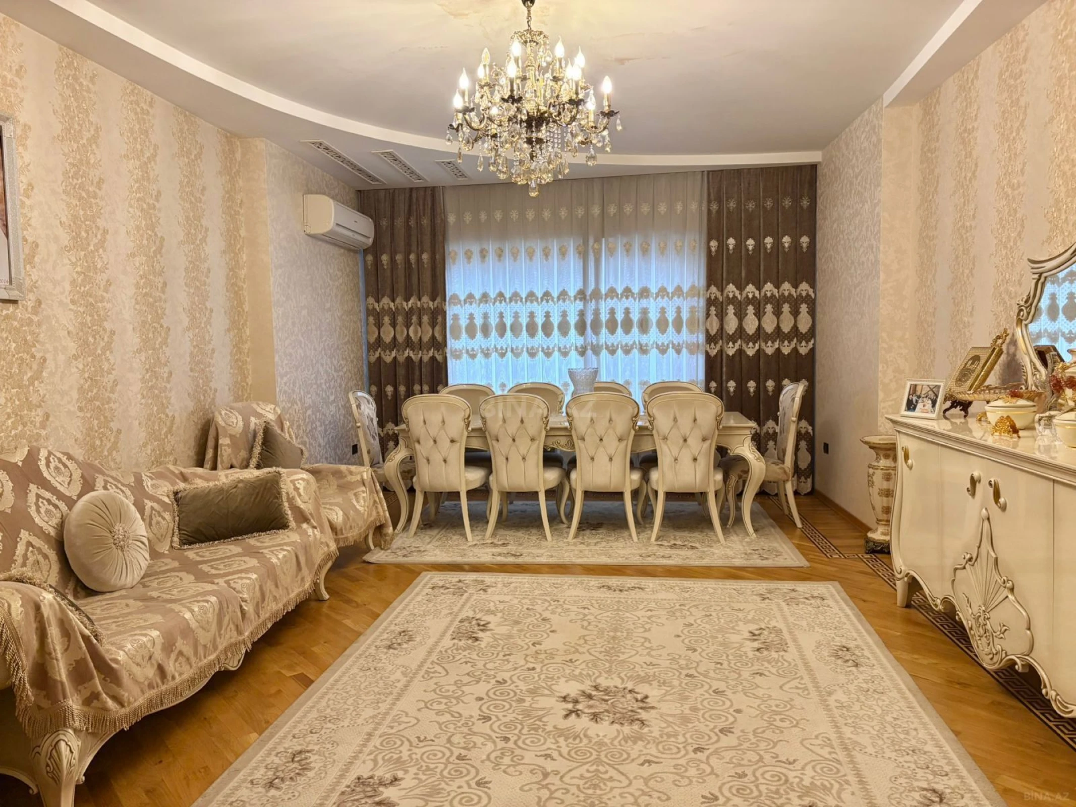 Satılır 4 otaqlı mənzil 198 m²