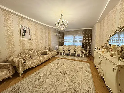 Satılır 4 otaqlı mənzil 198 m²