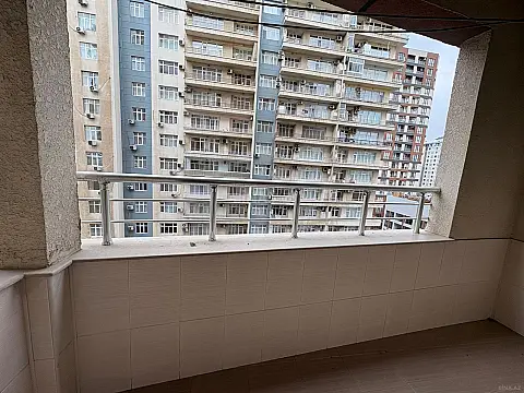 Satılır 4 otaqlı mənzil 198 m²