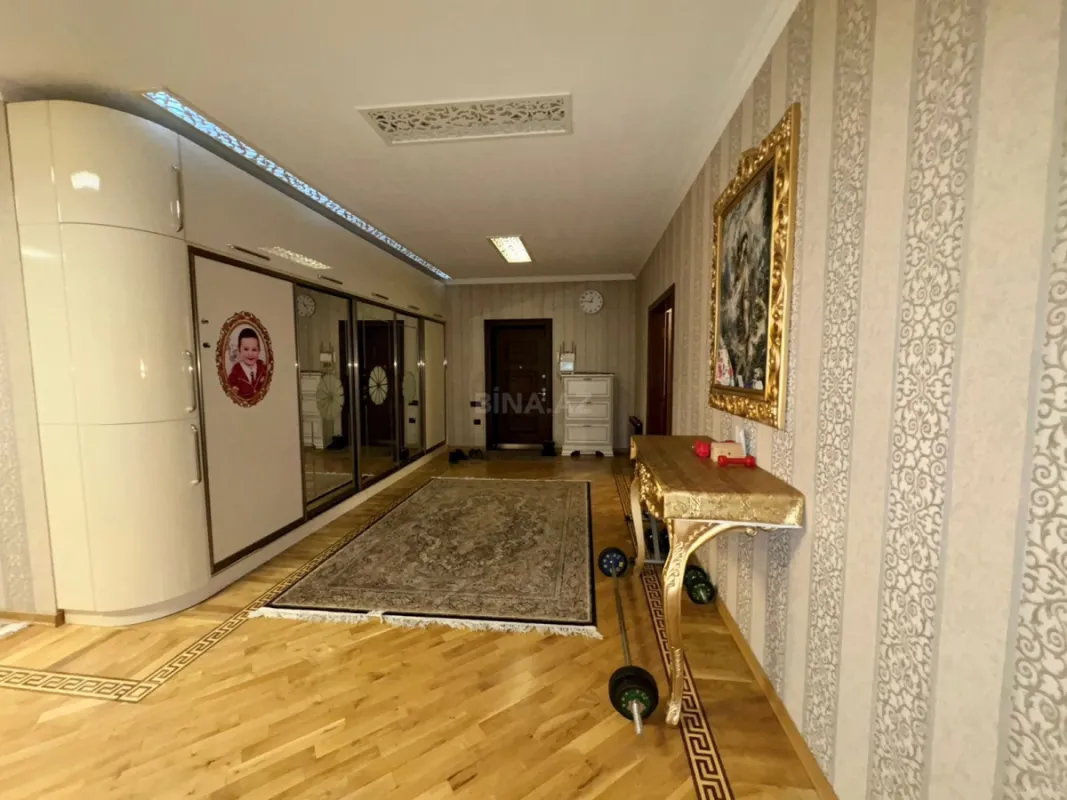 Satılır 4 otaqlı mənzil 198 m²