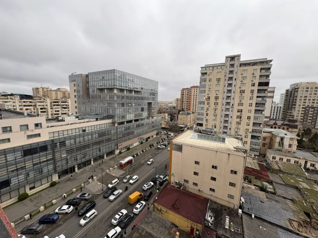 Satılır 4 otaqlı mənzil 198 m²