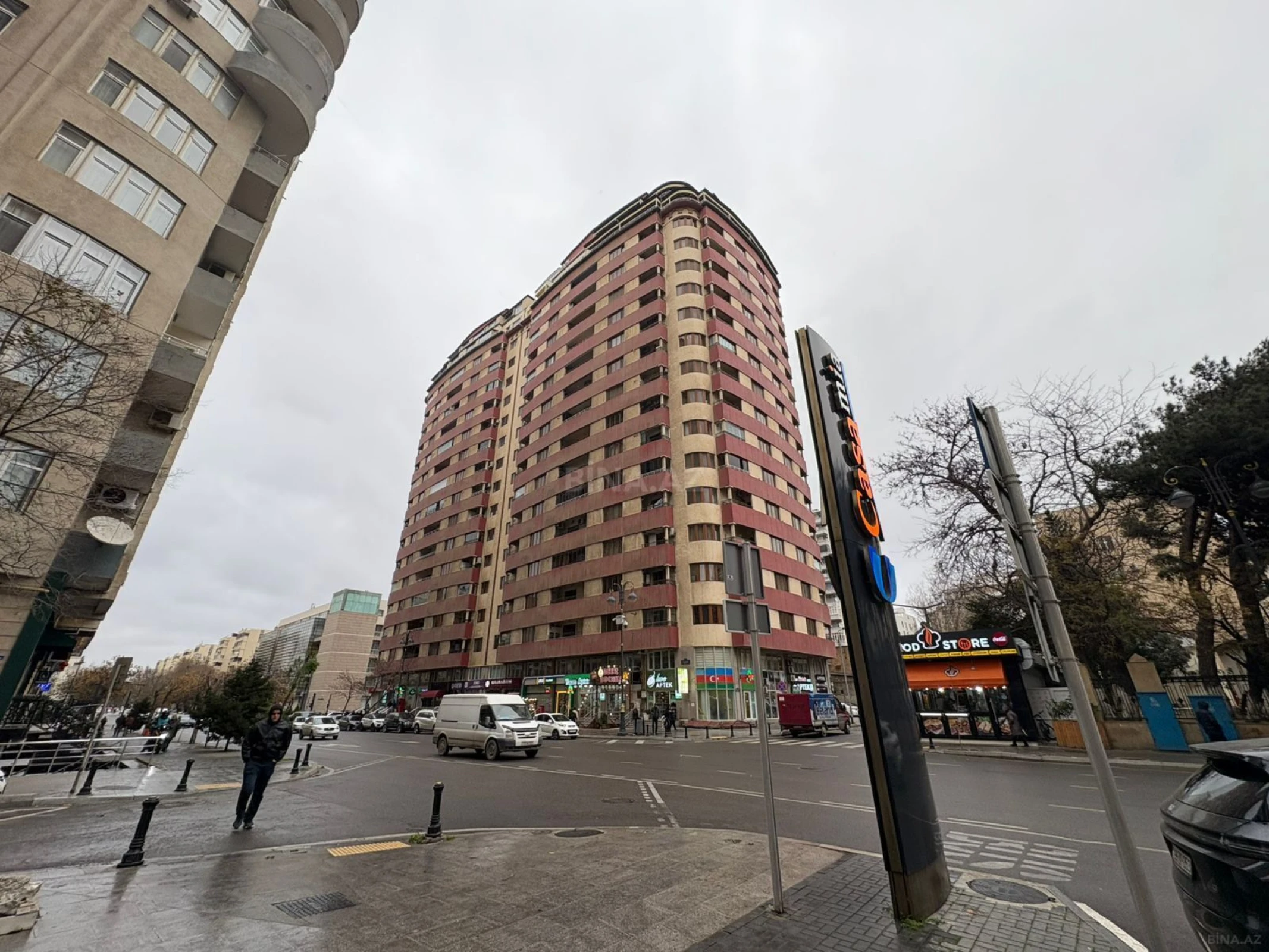 Satılır 4 otaqlı mənzil 198 m²