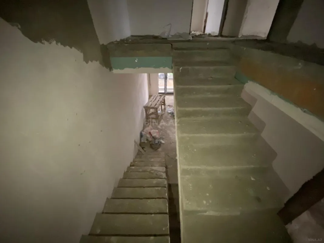 Satılır 8 otaqlı həyət evi 400 m²