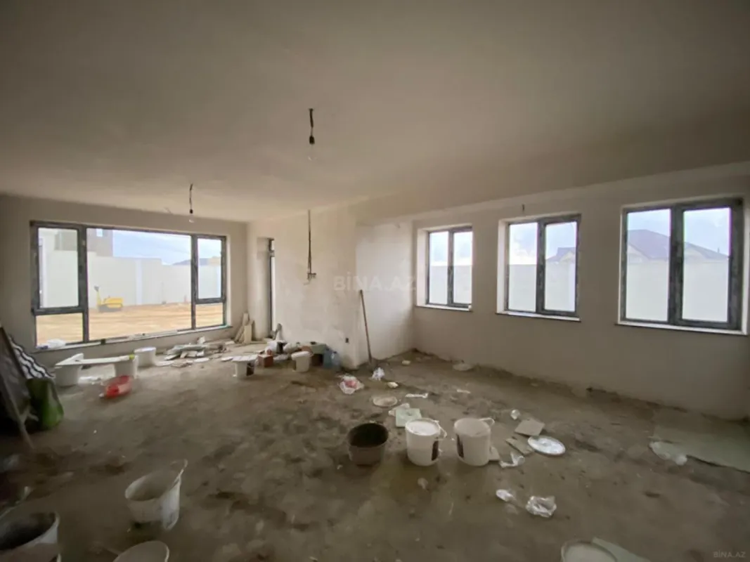 Satılır 8 otaqlı həyət evi 400 m²