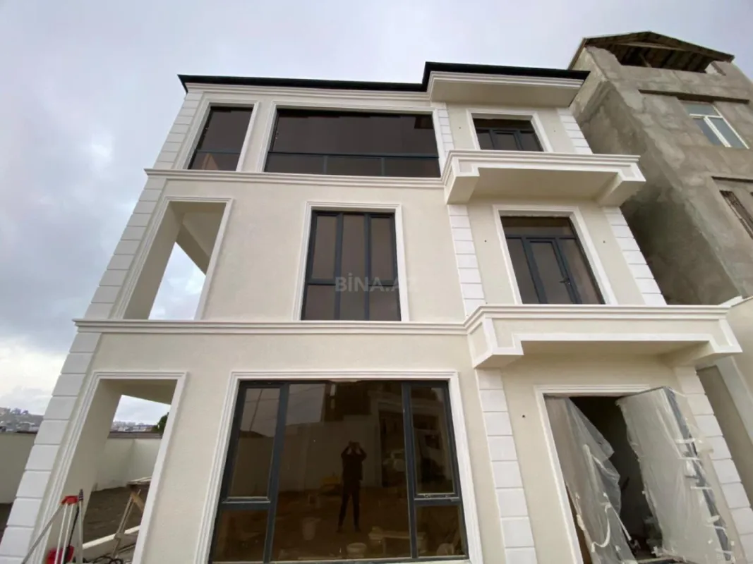 Satılır 8 otaqlı həyət evi 400 m²