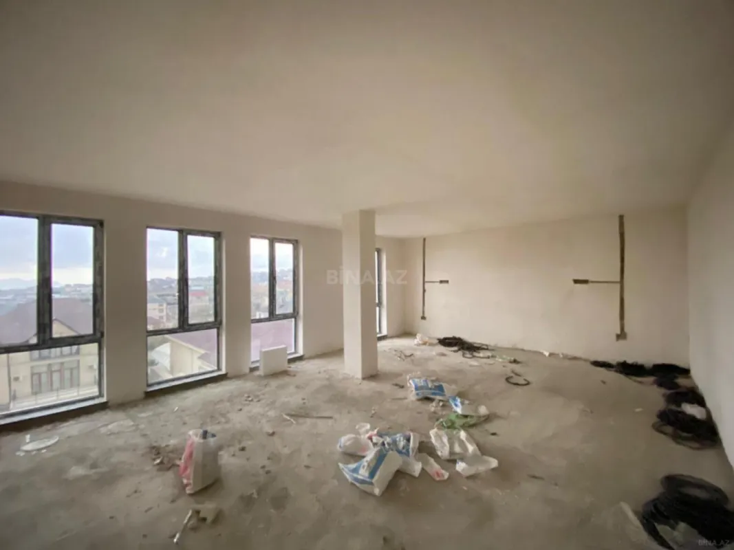 Satılır 8 otaqlı həyət evi 400 m²