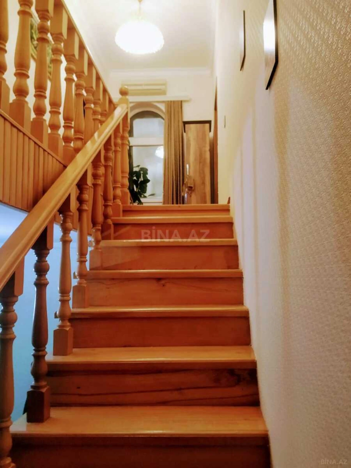 Satılır 5 otaqlı həyət evi 220 m²