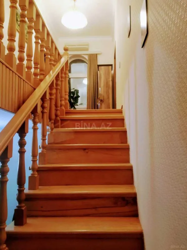 Satılır 5 otaqlı həyət evi 220 m²