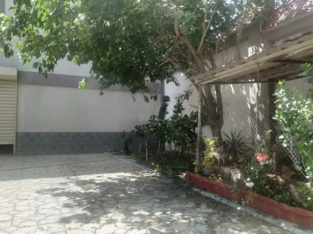 Satılır 5 otaqlı həyət evi 220 m²