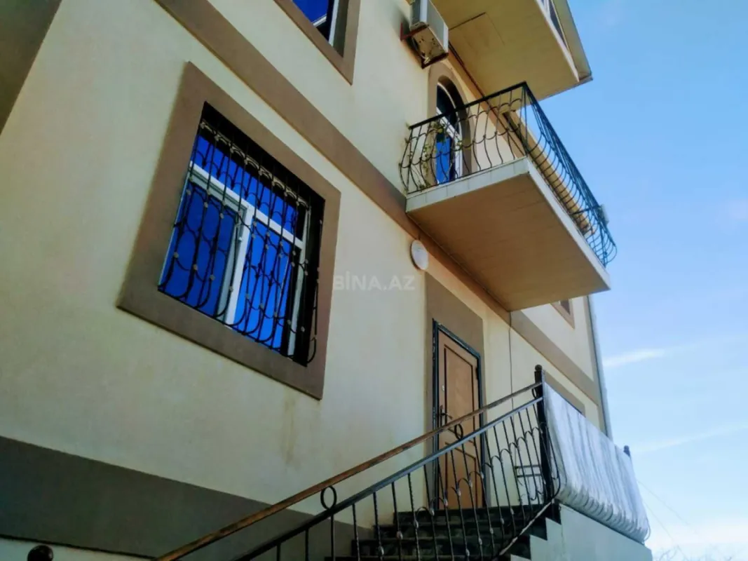 Satılır 5 otaqlı həyət evi 220 m²