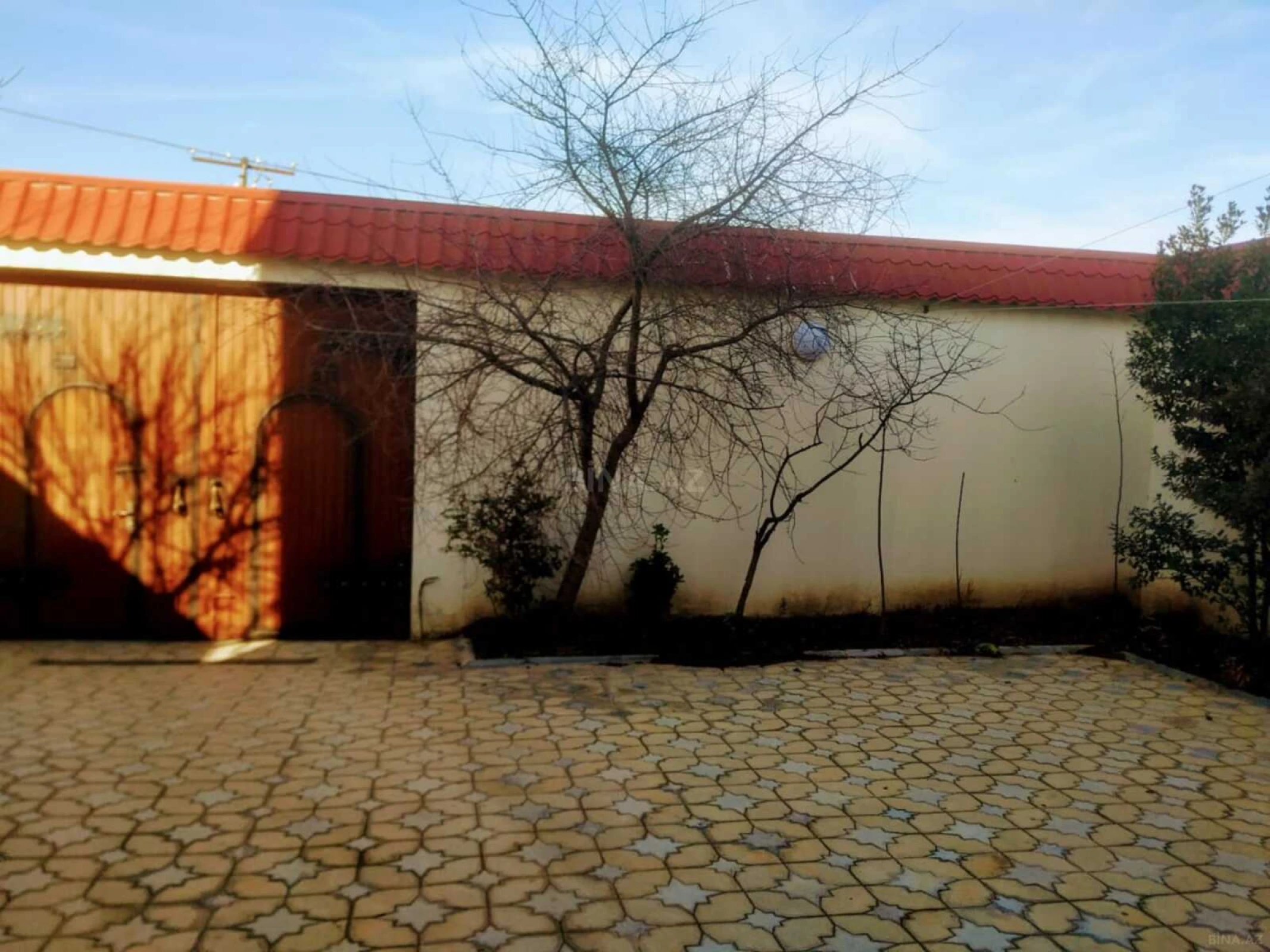 Satılır 5 otaqlı həyət evi 220 m²