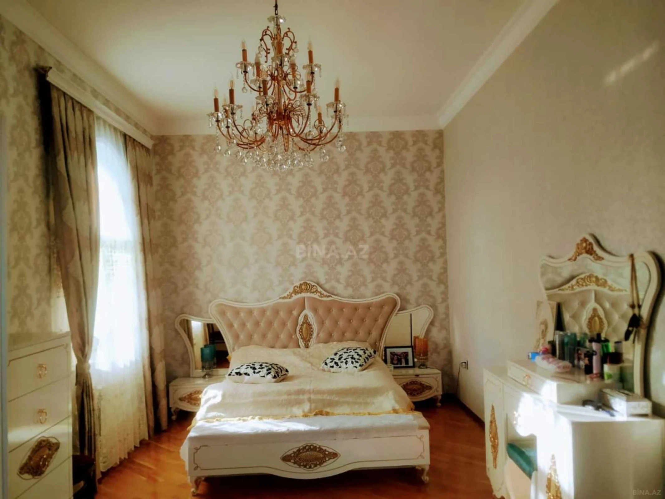 Satılır 5 otaqlı həyət evi 220 m²