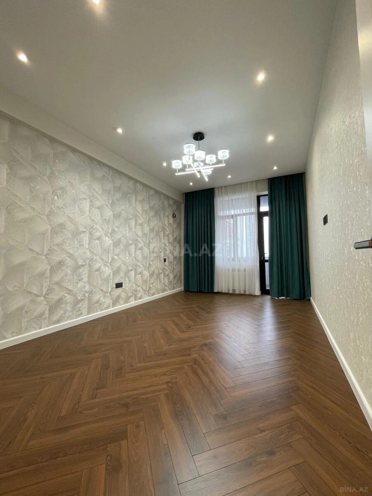 Satılır 3 otaqlı mənzil 138 m²