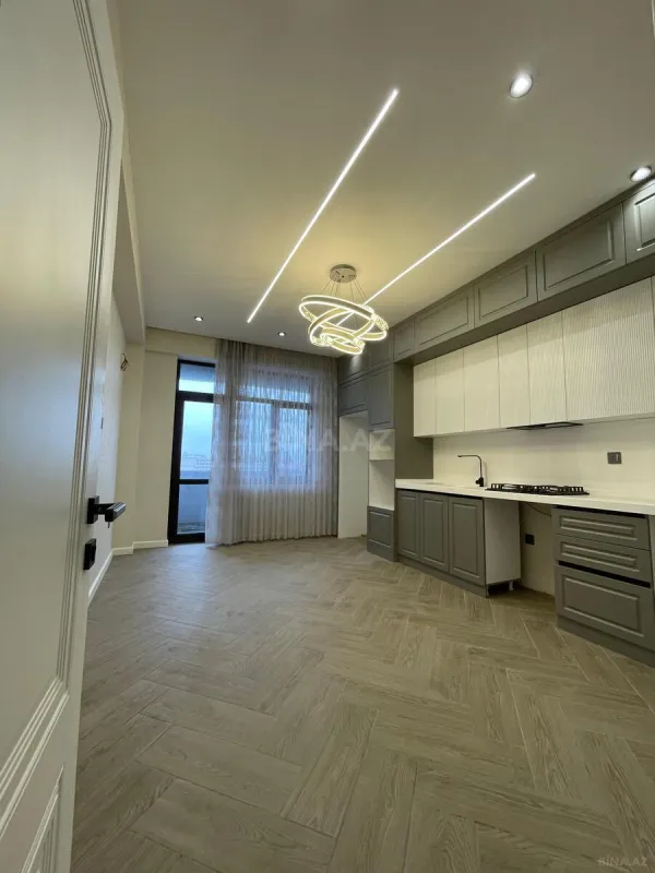 Satılır 3 otaqlı mənzil 138 m²