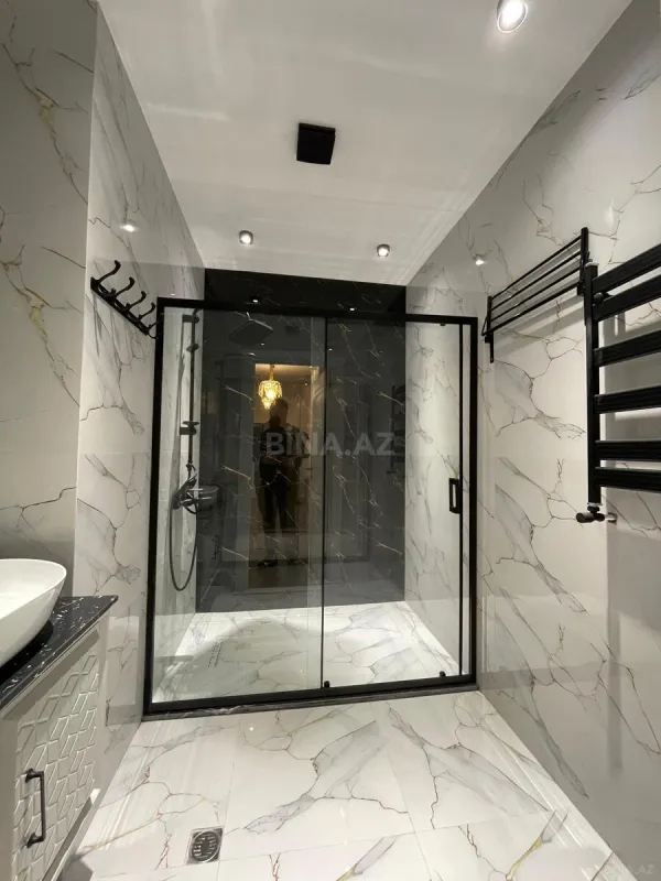 Satılır 3 otaqlı mənzil 138 m²