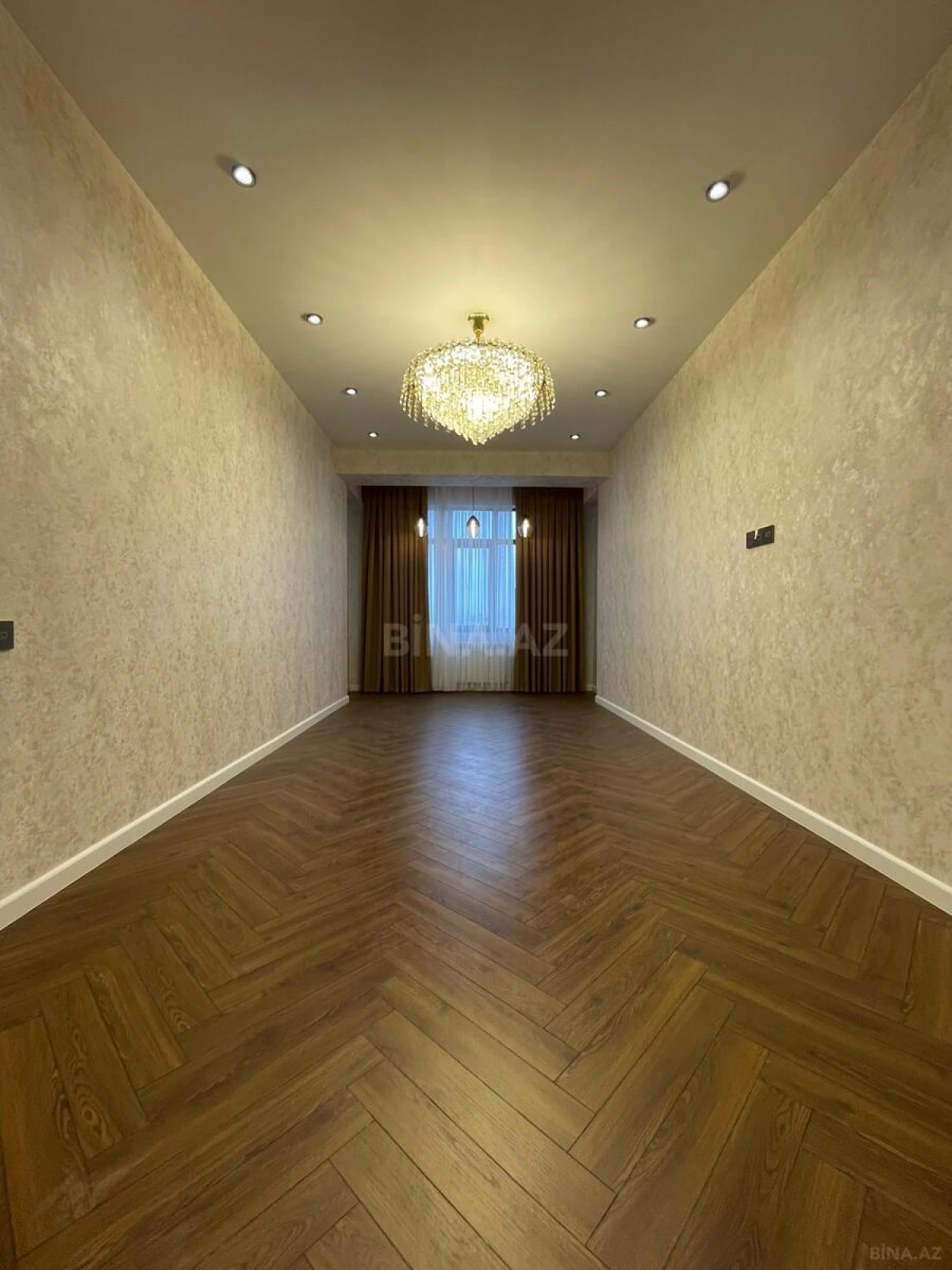 Satılır 3 otaqlı mənzil 138 m²