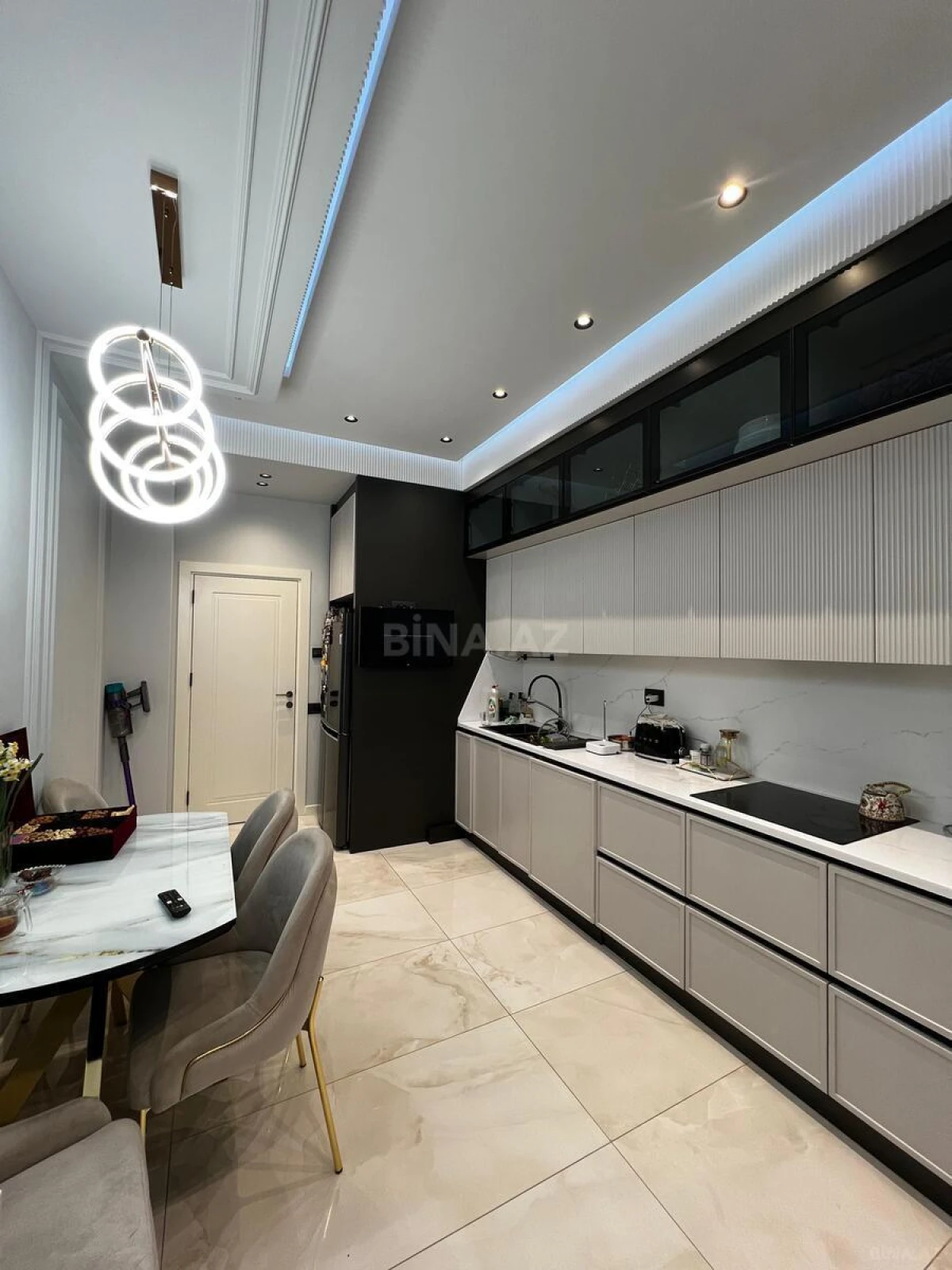 Satılır 4 otaqlı mənzil 140 m²
