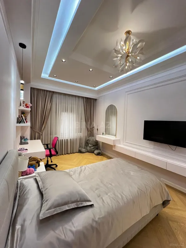 Satılır 4 otaqlı mənzil 140 m²