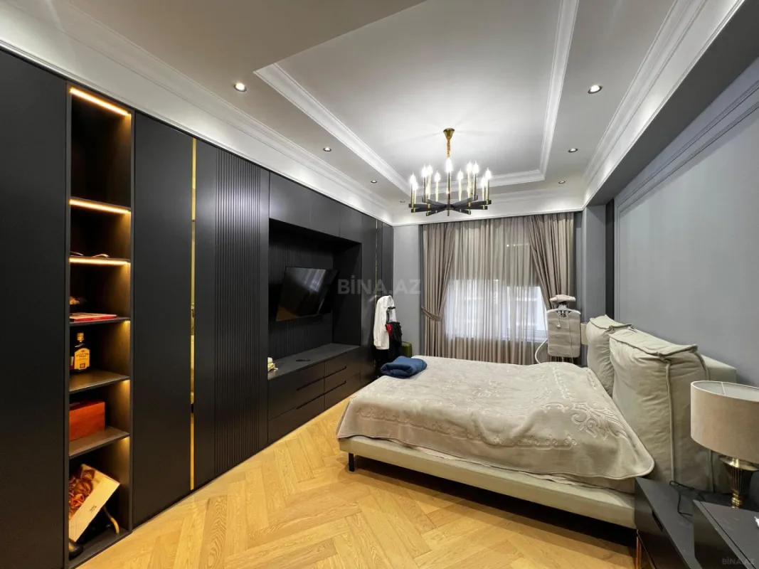 Satılır 4 otaqlı mənzil 140 m²