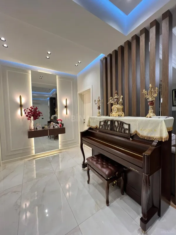 Satılır 4 otaqlı mənzil 140 m²