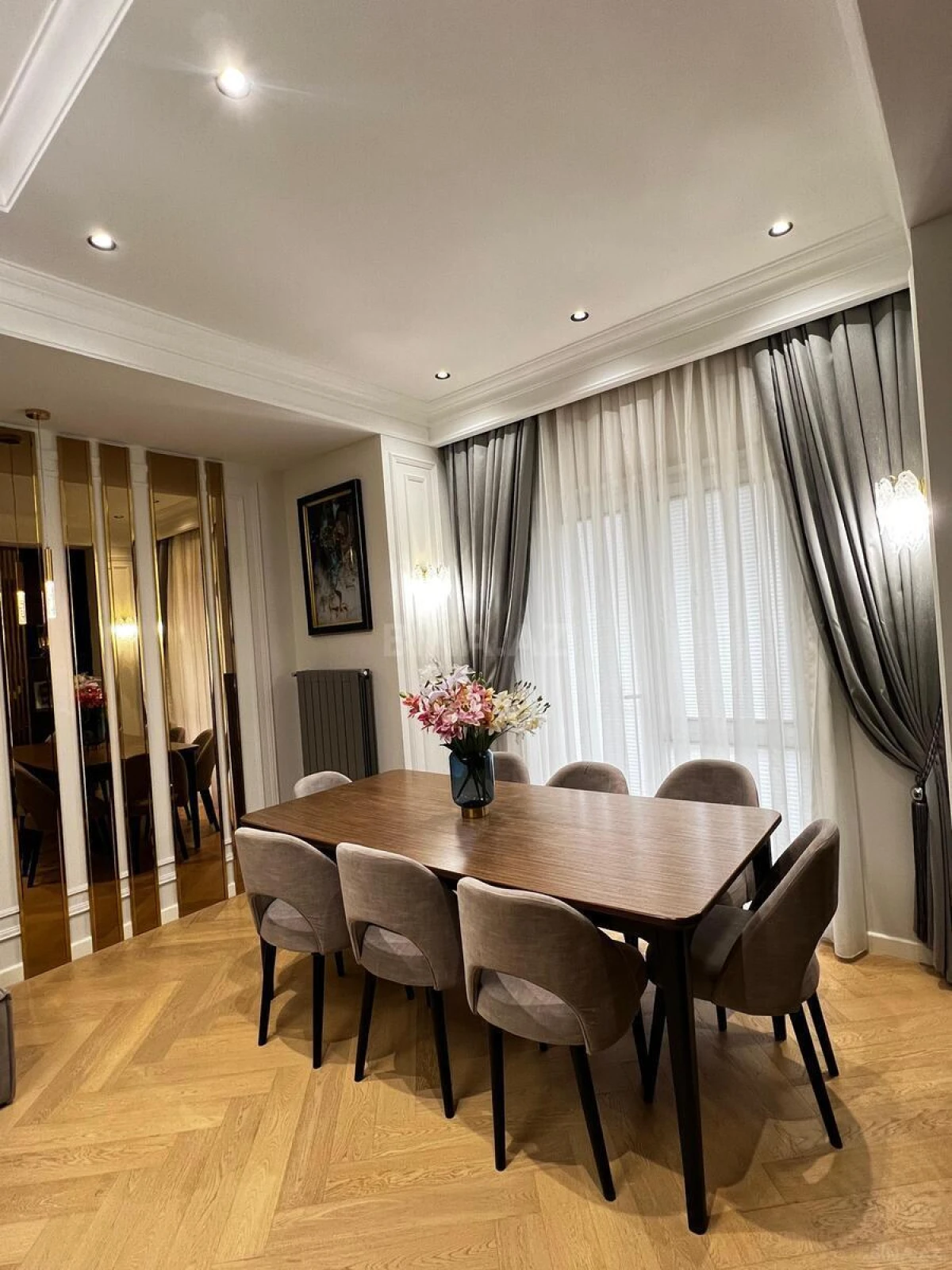 Satılır 4 otaqlı mənzil 140 m²