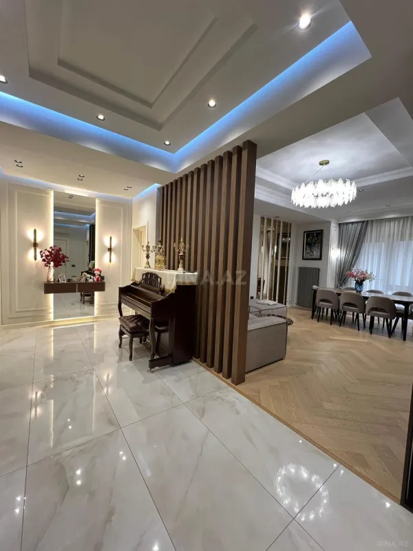 Satılır 4 otaqlı mənzil 140 m²