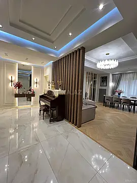 Satılır 4 otaqlı mənzil 140 m²