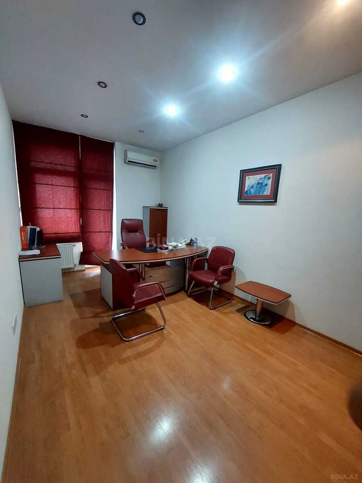 Satılır 5 otaqlı ofis 180 m²